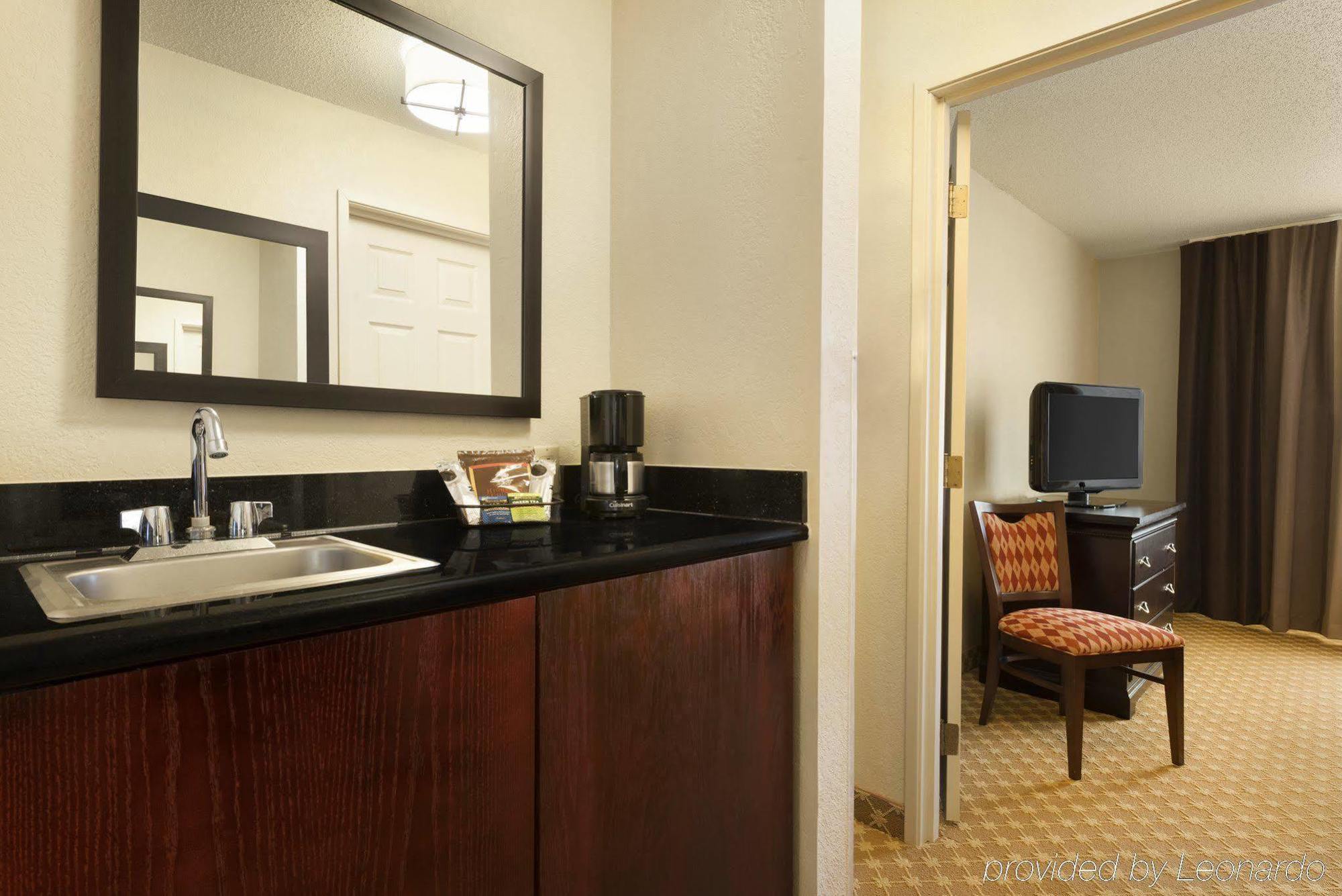 Quality Inn & Suites Александрия Экстерьер фото