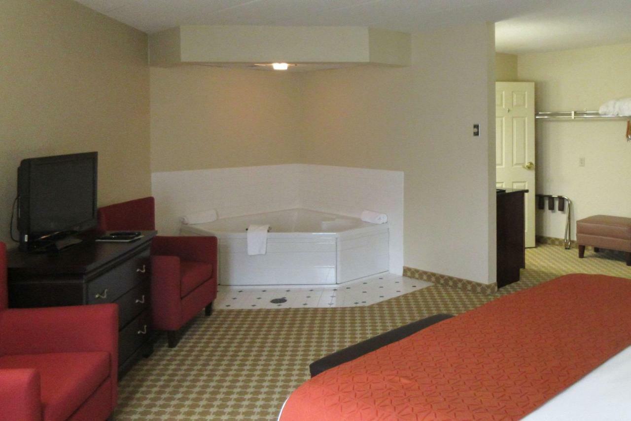 Quality Inn & Suites Александрия Экстерьер фото